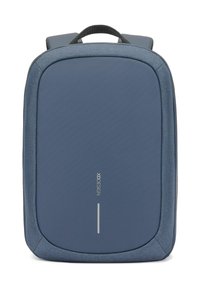 Zaino per laptop blu con una forma rettangolare elegante, texture imbottita e logo argentato discreto. Presenta spallacci imbottiti e una finitura liscia.