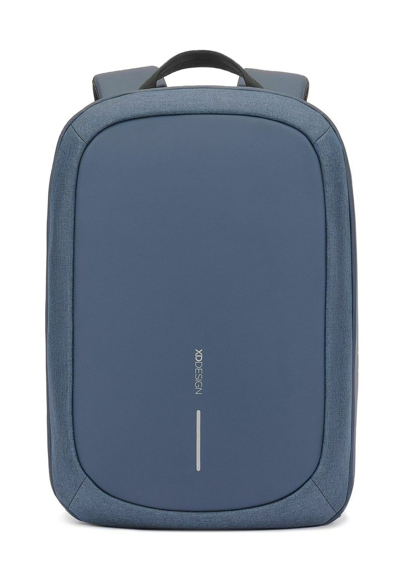 Zaino per laptop blu con una forma rettangolare elegante, texture imbottita e logo argentato discreto. Presenta spallacci imbottiti e una finitura liscia.