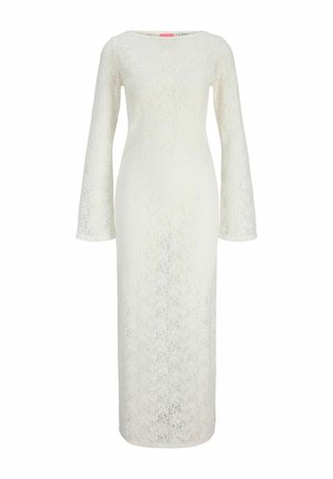 Robe en dentelle blanche à manches longues, avec une silhouette ajustée et un décolleté arrondi. Motif floral délicat sur l'ensemble du tissu.