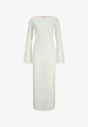 Hvid blondekjole med lange ærmer, der har en tætsiddende silhuet og rund halsudskæring. Delikat blomsterprint gennem hele stoffet.