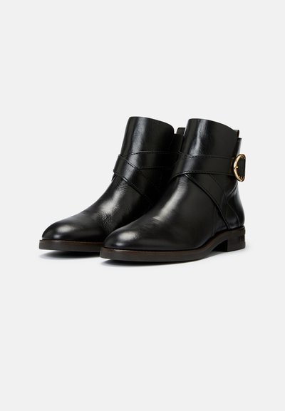 See by Chloé LYNA - Botins - black