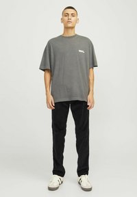 Jack & Jones JWHACE JJHARVEY czarny