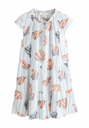 Sukienka bez rękawów w jasnoniebieskie i białe paski z wzorem muszelek w kolorze pomarańczowym i granatowym, z falbanką przy dekolcie i wielowarstwową spódnicą.