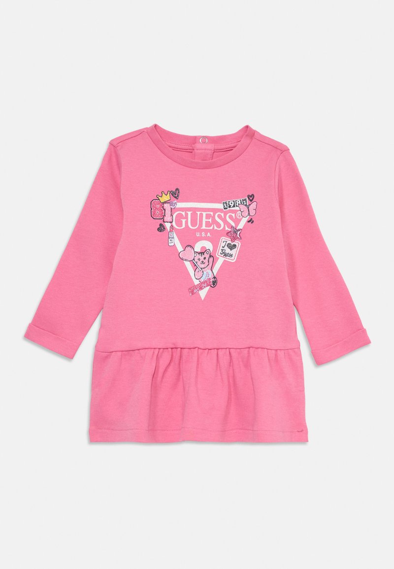 Robe rose à manches longues avec un ourlet froncé, présentant un graphique central d'un ours et des icônes, fabriquée en matériau doux.