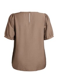 Blusa marrón de manga corta con escote redondo, tejido texturizado y una abertura en la parte posterior con llave asegurada por un botón. Sutiles mangas abullonadas.