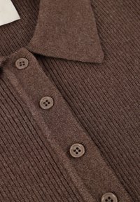 Niet geselecteerd, dusty brown