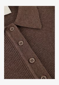 Niet geselecteerd, dusty brown