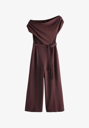 Dunkellila Jumpsuit mit weitem Bein, gerafftem schulterfreiem Ausschnitt und passendem Stoffgürtel, der in der Taille gebunden ist.