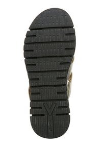 Sole di sandalo in gomma nera con presa testurizzata, caratterizzata da scanalature profonde, un bordo arrotondato e un logo di marca visibile al centro.