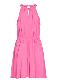 Robe sans manches rose vif avec col halter tressé, taille froncée et jupe fluide sur fond blanc uni.