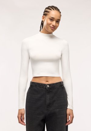 Terranova, T-SHIRT CROP A LUPETTO TINTA UNITA - Maglietta a manica lunga - bianco lana