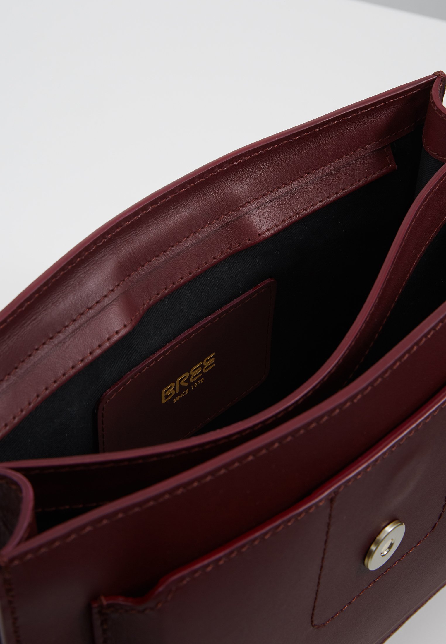 Bree CAMBRIDGE CROSS SHOULDER Skulderveske mauve wine Bree CAMBRIDGE CROSS SHOULDER Skulderveske mauve wine