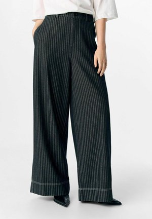 GESTREIFTE - Wide leg - black denim
