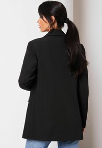 Lipsy RELAXED LONGLINE TAILORED - Blazer - black crepe