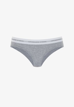 Sivé bavlnené slipy s bielym elastickým pásom, na ktorom je nápis "COPENHAGEN STUDIOS" v šedom písmene. Textília má jemný, textúrovaný vzhľad.