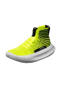 Neon gele sport schoen met een hoge bovenkant, een gestructureerde bovenkant, zwarte accenten en een witte rubberen zool met een patroon in de loop.