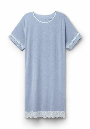 Camicia da notte azzurro chiaro a maniche corte con rifiniture in pizzo bianco su maniche e orlo, scollo rotondo e tessuto morbido.