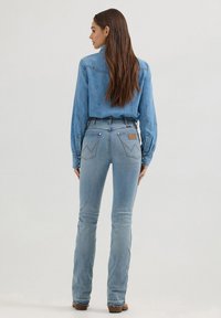 Wrangler WRANGLER X LAINEY WILSON BOOT HUGGER - Jean bootcut - sky wash