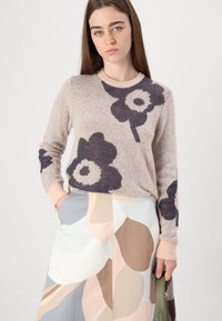 Marimekko TUNNELMA UNIKKO - Stickad tröja - light pink/dark grey