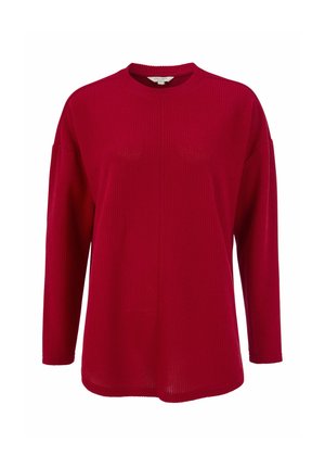 Punainen ribbipinta pitkähihaisessa neuleessa, jossa on pyöreä kaula-aukko ja pudotetut olkapäät, rento malli ja sileä pinta.