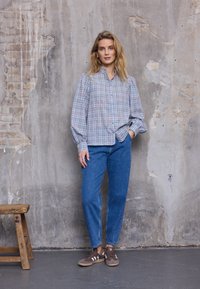 PULZ Button-down blouse - della robbia blue