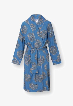Blauwe badjas tot op de knie met beige bloemen in cirkelvormige patronen, sjaalkraag, voorzak en ceintuur met strik in de taille.