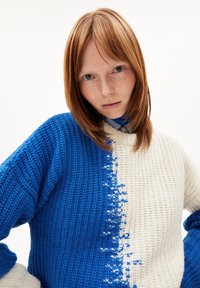 ARMEDANGELS MIYAAR  - Strickpullover - warm blue oatmilk