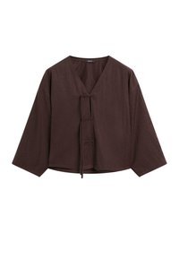 Haut ample à manches longues marron foncé avec un col en V et trois fermetures en tissu nouées au centre devant.