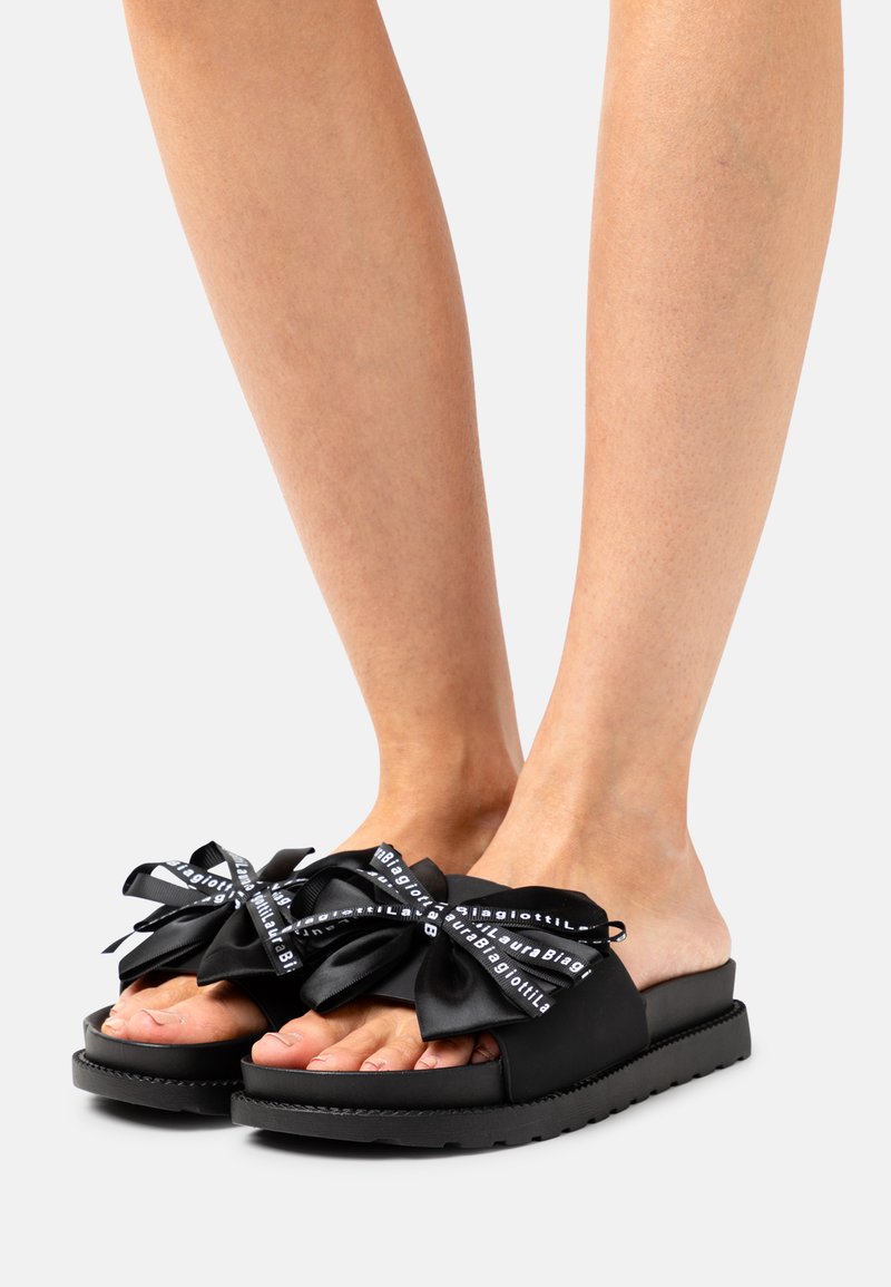 Damen Sneaker | Laura Biagiotti Pantolette flach matt black/schwarz - CR00339 Damen Sneaker | Laura Biagiotti Pantolette flach matt black/schwarz - CR00339