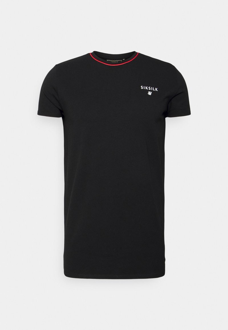 Camiseta negra de manga corta hecha de algodón. Cuenta con un escote redondo con ribete rojo y un pequeño logo blanco en el pecho.