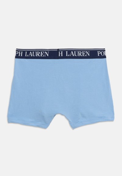 Ανοιχτό μπλε ανδρικά μπόξερ με μπλε σκούρη μέση που φέρει επαναλαμβανόμενο λευκό κείμενο "Ralph Lauren".