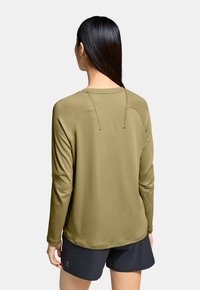 On FOCUS - Langarmshirt - safari