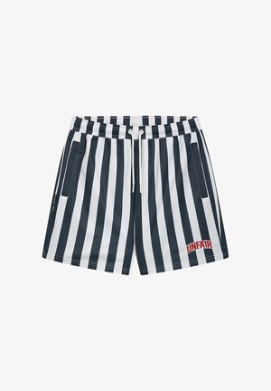 Zwart-witte korte broek met verticale strepen, elastische tailleband, trekkoord, zijzakken en rode tekst "UNFAIR" op het linkerbeen.