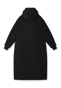 Zwarte lange jas met een capuchon, met een rechte snit, lange mouwen en manchetten. Gemaakt van een soepele stof met een minimale stikdetail.