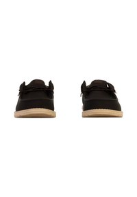 Scarpe casual nere con superficie liscia, chiusura senza lacci e suole in gomma di colore chiaro, caratterizzate da una morbida fodera interna.