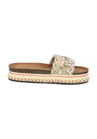 Infradito in tessuto con base in pelle marrone, bande decorative multicolori e una suola intermedia in juta intrecciata con una suola in gomma testurizzata.