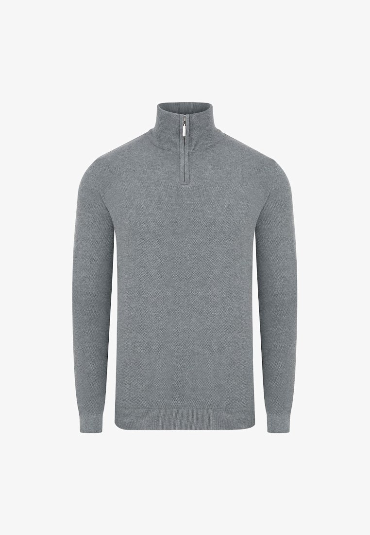 Szary sweter z półsuwnym zamkiem, wykonany z teksturowanej dzianiny, charakteryzujący się długimi rękawami i luźnym krojem.