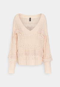 Maglione lavorato a maglia di colore rosa chiaro con scollatura a V, design a coste e motivi simili a pizzo sulle maniche e sul corpo per texture e dettaglio.