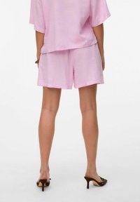 Vero Moda VMLINN NOOS - Shorts - bonbon