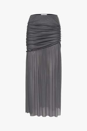 Grauer geraffter Rock mit schichtigem, durchsichtigem Stoff, ausgestattet mit einem eng anliegenden Bund und fließendem Fall. Glatte Textur und weicher Abschluss.