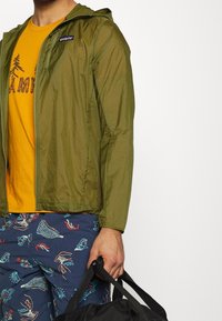 Patagonia Windbreakers - green