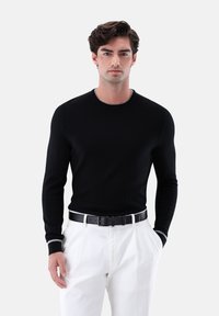 Unausgewählt, black