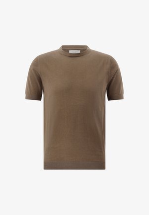 Brauner kurzärmeliger Strickpullover mit Rippbündchen an Ärmeln, Saum und Rundhalsausschnitt, vor weißem Hintergrund präsentiert.