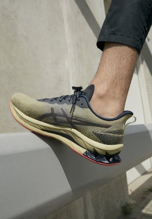 Hardloopschoenen voor op de weg - olive