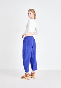 GAP WIDE LEG EASY PANT GAUZE - Pantalon classique - dazzling blue