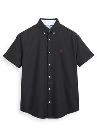 Chemise noire à manches courtes en coton, ornée d'un emblème rouge sur la poitrine, de boutons blancs et d'un col avec un doublure intérieure contrastante.