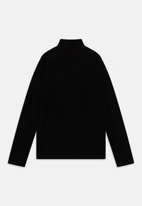 Fekete, hosszú ujjú felső magas nyakkal. Sima textúra, minimalista dizájn, és nincs látható logó vagy minta a hátsó részén.