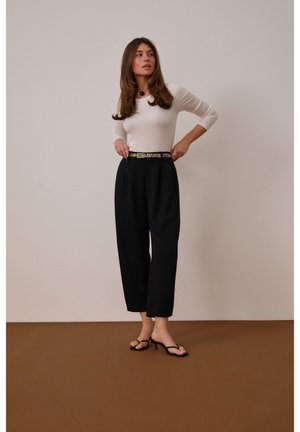 Culture CUBUKA PANTS - Nohavice - black