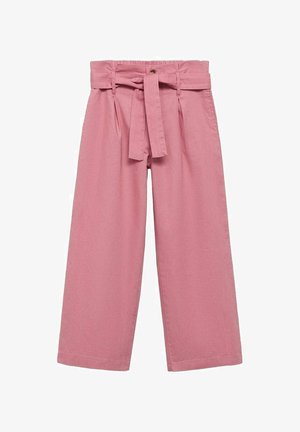 Różowe spodnie o szerokich nogawkach z teksturowanej tkaniny, z paskiem w talii i plisami dla dodatkowego detalu. Prosty i nieskomplikowany fason.