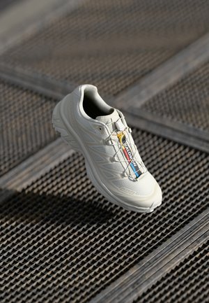 XT 6 UNISEX - Trainers - vanilla ice/almond milk